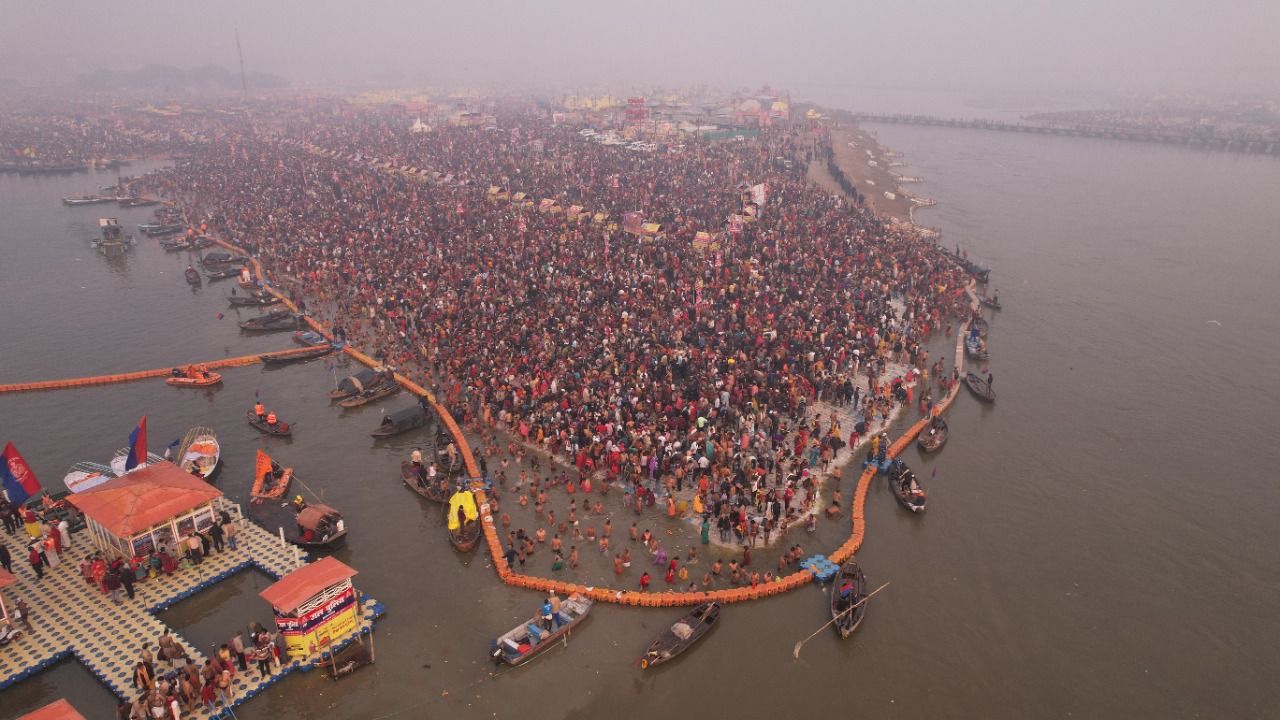 योगी सरकार की भव्य व्यवस्था के बीच डेढ़ करोड़ श्रद्धालुओं ने त्रिवेणी में लगाई आस्था की डुबकी