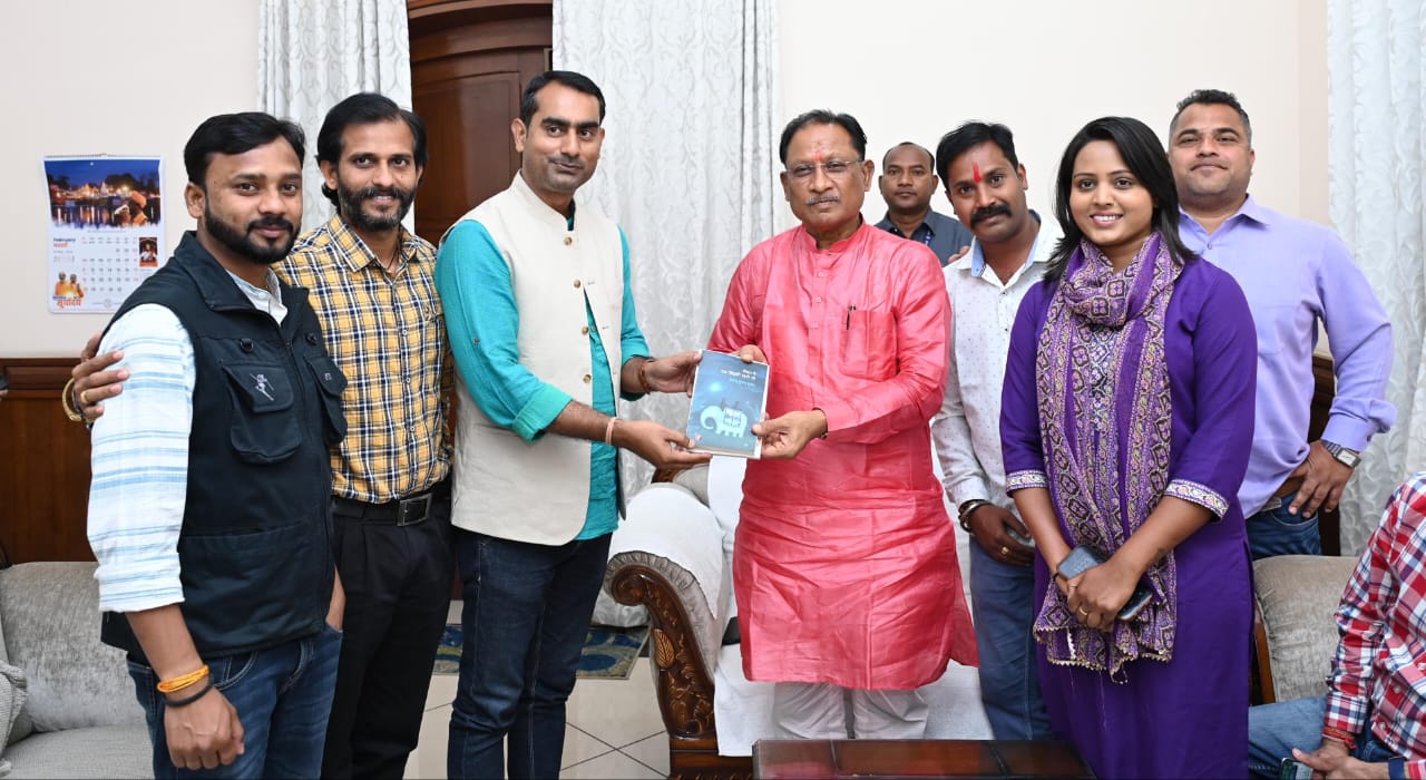 रायपुर : मुख्यमंत्री से रायपुर प्रेस क्लब के नवनिर्वाचित पदाधिकारियों ने की सौजन्य मुलाकात