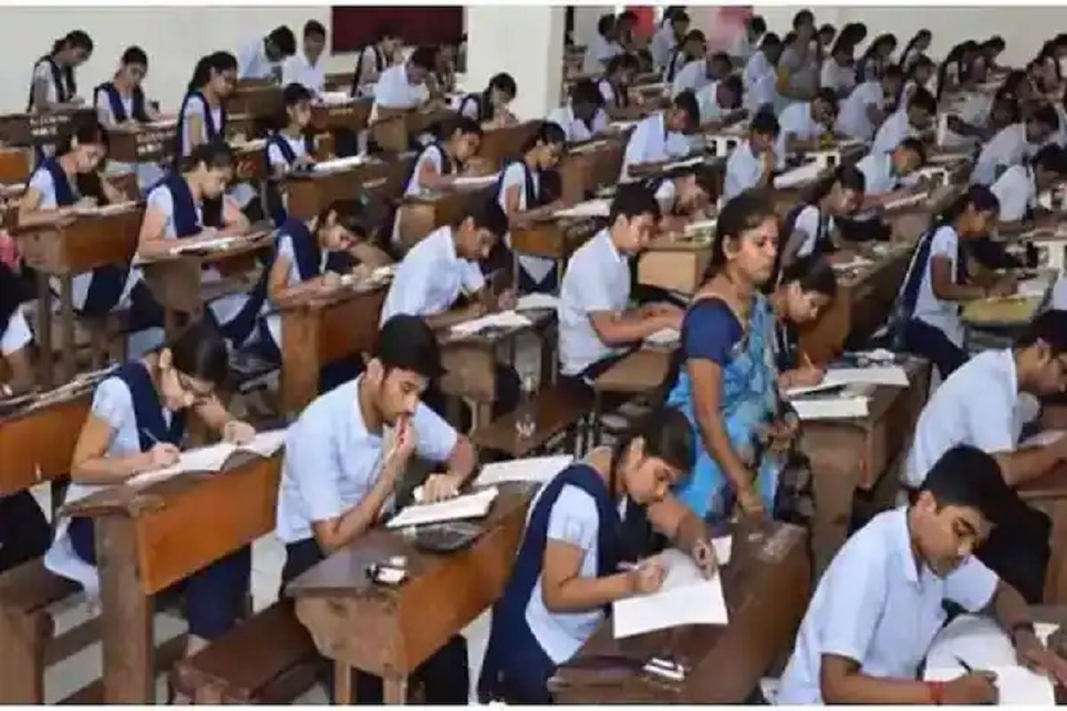यूपी बोर्ड: डेढ़ लाख परीक्षक जांचेंगे तीन करोड़ उत्तरपुस्तिकाएं