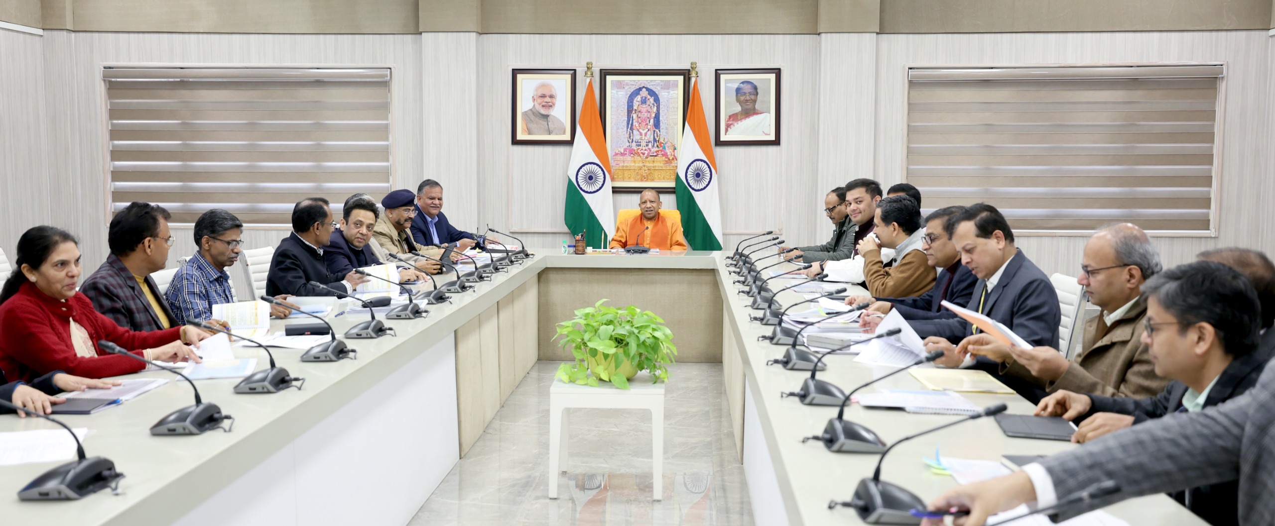 UP- छह से 10 जनवरी तक स्कूलों-कॉलेजों में चलाएं सड़क सुरक्षा जागरूकता कार्यक्रम: मुख्यमंत्री