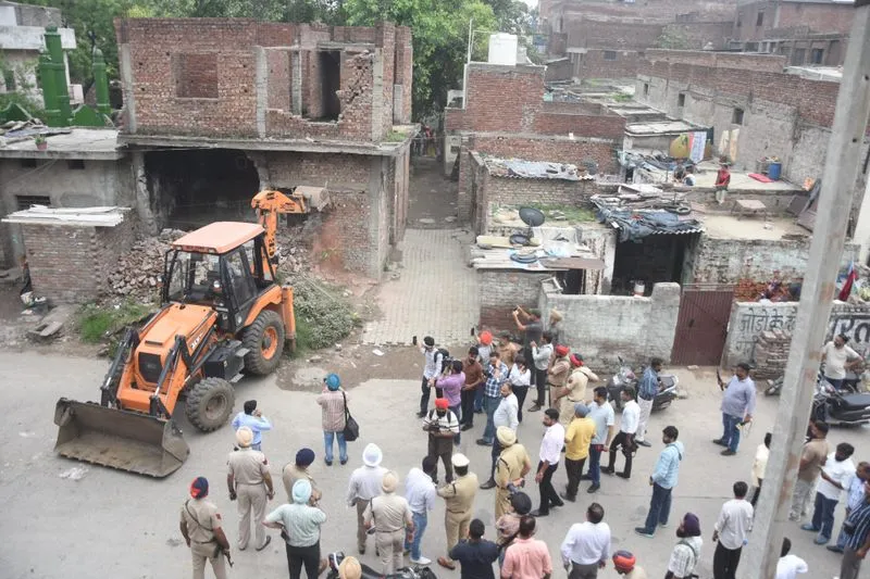 PB:पुलिस ने ध्वस्त की तीन नशा तस्करों की संपत्तियां