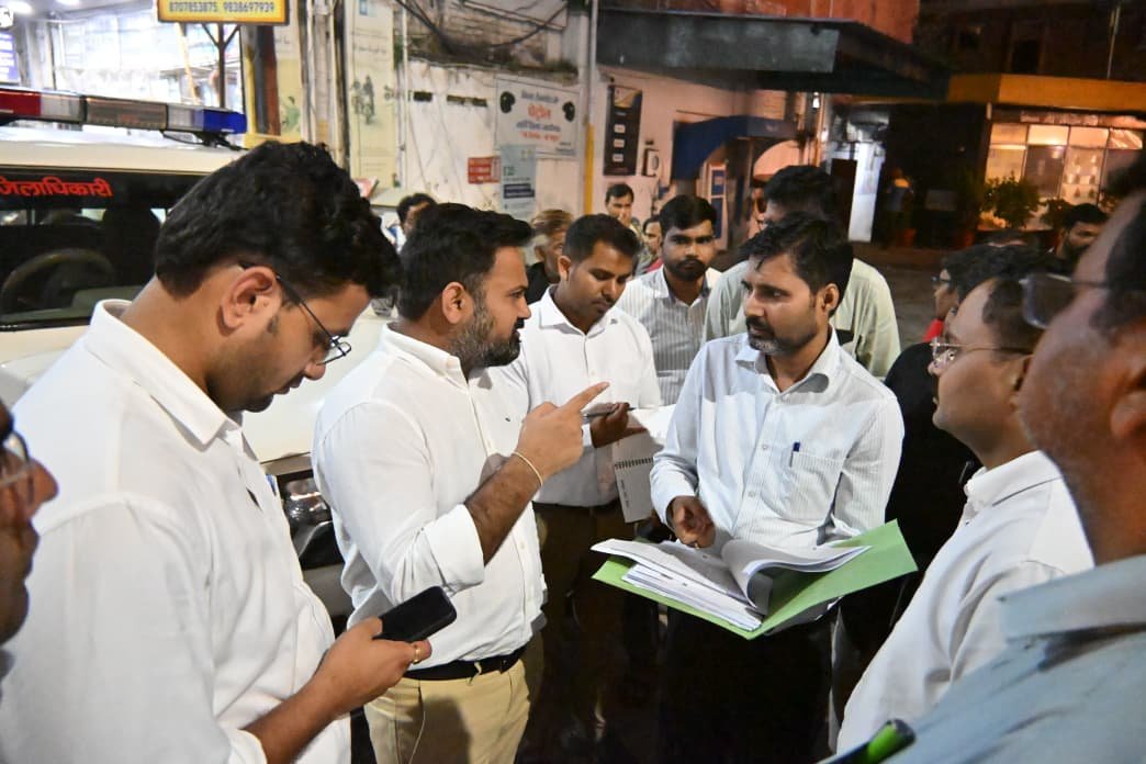 दीपावली से पहले शहर की सड़कें दुरुस्त होंगी, 20-25 दिन में काम हो पूरा : जिलाधिकारी