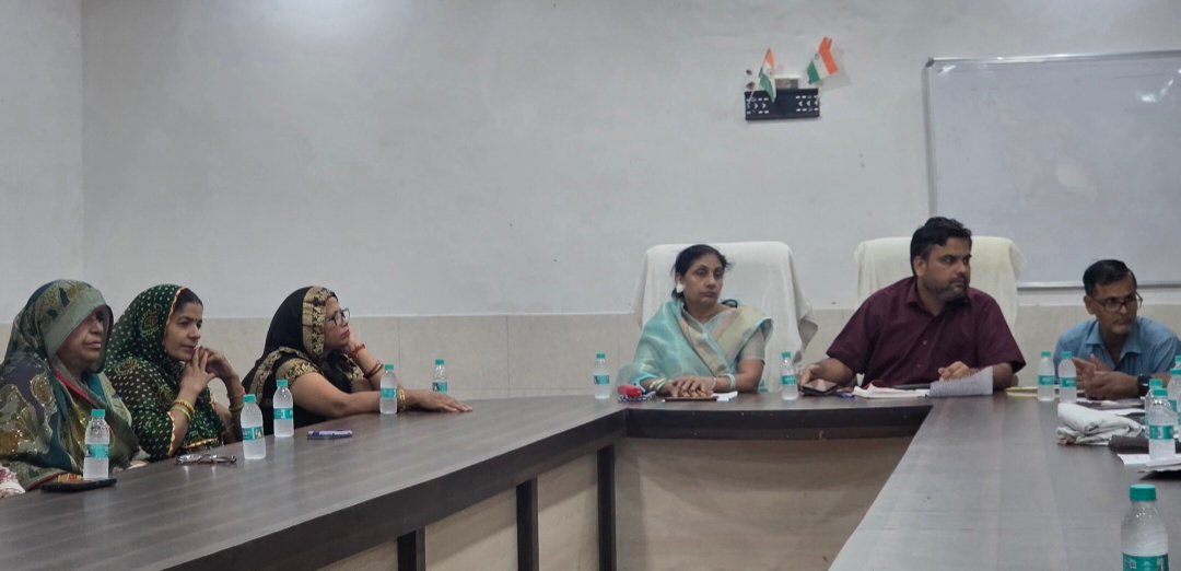 हाथरस : नगर पंचायत सादाबाद में बोर्ड की बैठक में हुई विकास कार्यों पर चर्चा