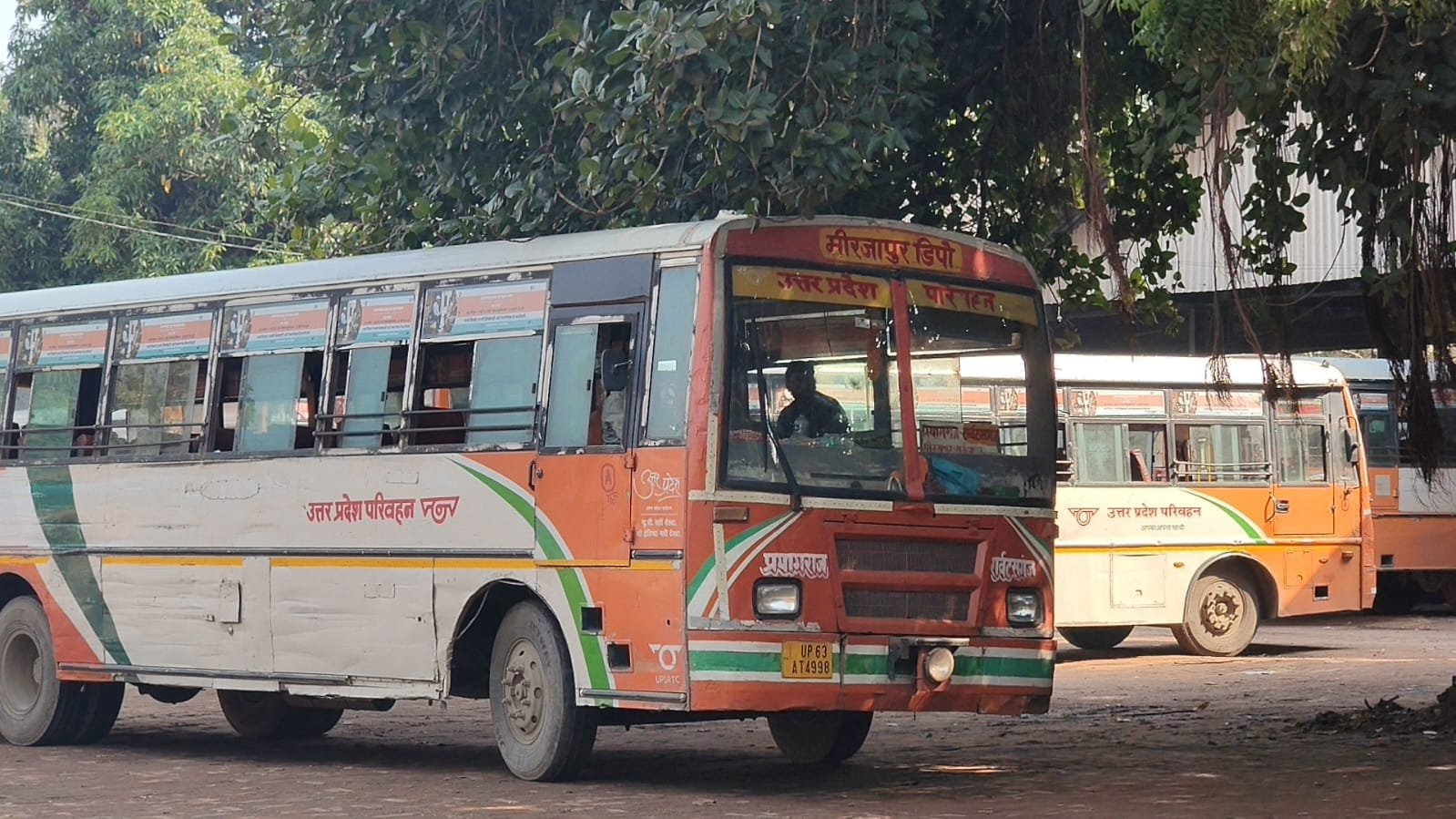 मीरजापुर से दिल्ली की दो बसें स्वीकृत, एक का संचालन शुरू